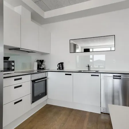 Lovely In With Kitchen Apartment *